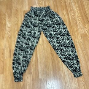 Bae City Size FREE Ibera Fashion Black and white print design